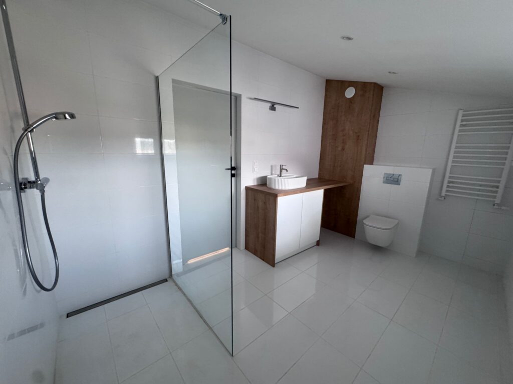 mieszkanie na sprzedaż Wojszyce Wrocław | Łazienka w mieszkaniu Asfaltowa 1a/5 w inwestycji Pawia Odnowa we Wrocławiu